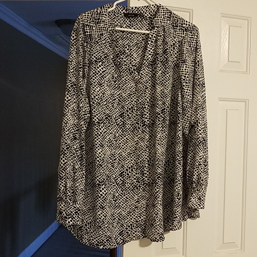 Black and white button up blouse